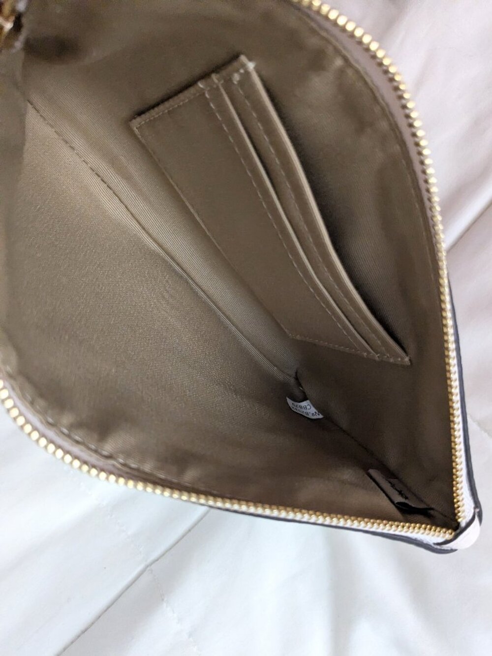 RARE Coach Large Corner Zip Wristlet Strawberry Print Pebble Leather Chalk NWT - Picture 6 of 7